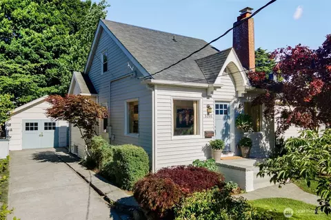 3260 42nd Ave SW, Seattle, WA 98116