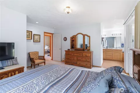 Bedroom - 1607 Winlock Vader Rd, Winlock, WA 98596 photo 1 of 2