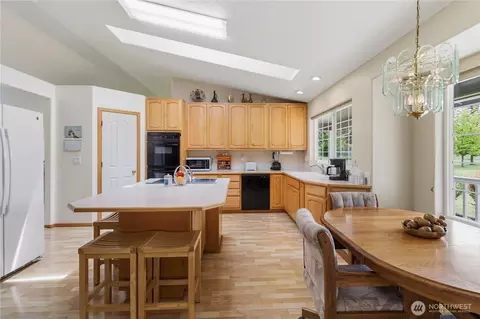 Kitchen - 1607 Winlock Vader Rd, Winlock, WA 98596 photo 2 of 2