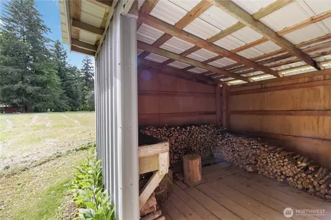 Exterior - 1607 Winlock Vader Rd, Winlock, WA 98596 photo 5 of 9