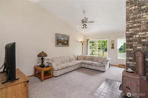 Living - 1607 Winlock Vader Rd, Winlock, WA 98596 photo 1 of 1