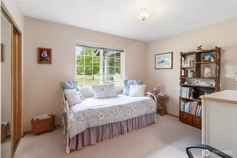 Bedroom - 1607 Winlock Vader Rd, Winlock, WA 98596 photo 2 of 2