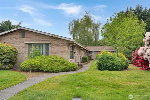 322 7th St SW #1-4, Puyallup, WA 98371