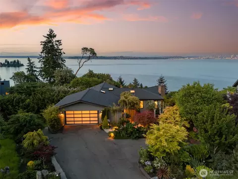 10847 Bill Point Blf NE, Bainbridge Island, WA 98110