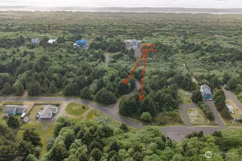 140 Sea Wind Ln, Ocean Shores, WA 98569