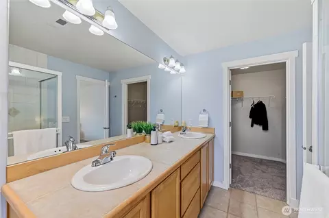 Bath - 13015 NE 182nd Pl #A, Bothell, WA 98011 photo 2 of 4
