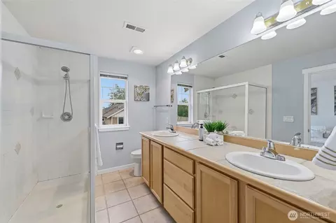 Bath - 13015 NE 182nd Pl #A, Bothell, WA 98011 photo 1 of 4