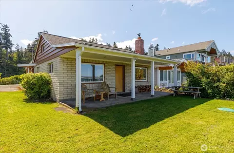 301 Snakelum Point Rd, Coupeville, WA 98239
