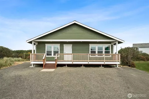 982 Sand Dollar Ct SW, Ocean Shores, WA 98569