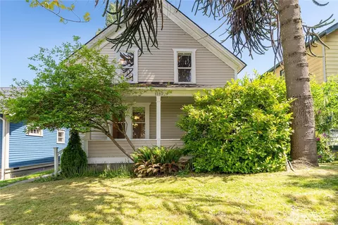 1152 Ellis St, Bellingham, WA 98225