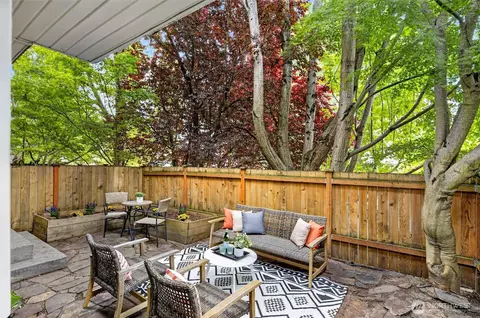 9257 Interlake Ave N, Seattle, WA 98103