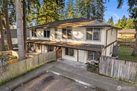 18332 Hurst Rd, Lynnwood, WA 98037