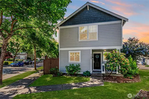 2706 9th St SE, Puyallup, WA 98374