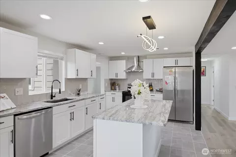Kitchen - 7408 Olympic Dr, Everett, WA 98203 photo 3 of 5