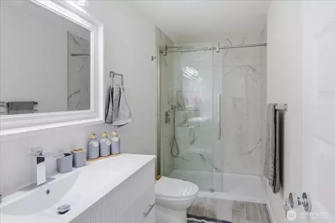 Bath - 7408 Olympic Dr, Everett, WA 98203 photo 1 of 2