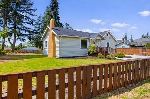 Exterior - 7408 Olympic Dr, Everett, WA 98203 photo 2 of 9