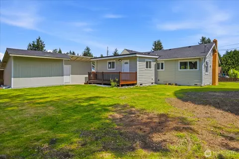 Exterior - 7408 Olympic Dr, Everett, WA 98203 photo 5 of 9