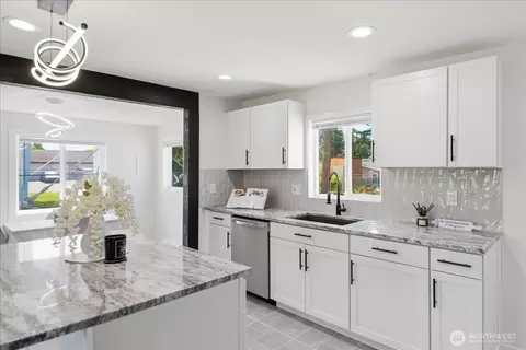 Kitchen - 7408 Olympic Dr, Everett, WA 98203 photo 5 of 5