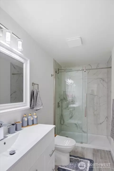 Bath - 7408 Olympic Dr, Everett, WA 98203 photo 2 of 2