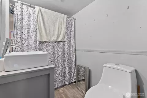 Bath - 3732 Rockefeller Ave, Everett, WA 98201 photo 2 of 2