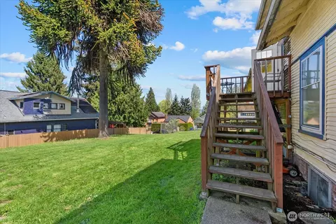 Exterior - 3732 Rockefeller Ave, Everett, WA 98201 photo 4 of 5