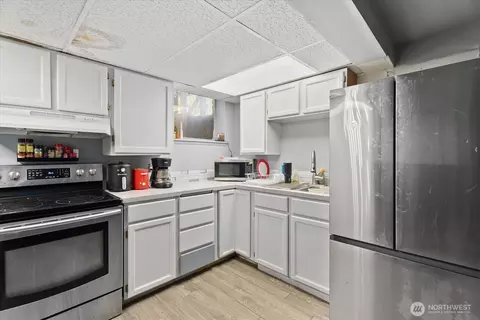 Kitchen - 3732 Rockefeller Ave, Everett, WA 98201 photo 6 of 6