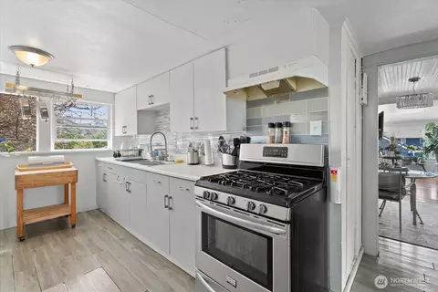 Kitchen - 3732 Rockefeller Ave, Everett, WA 98201 photo 3 of 6