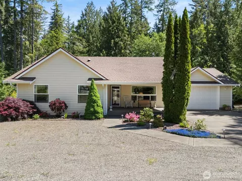 101 N Fairway Dr E, Hoodsport, WA 98548