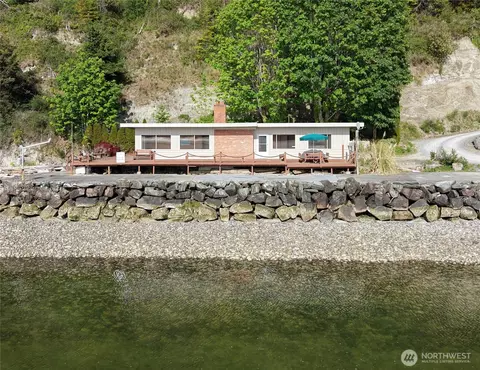 1085 Rockaway Ln, Camano Island, WA 98282