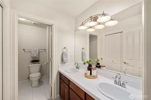 Bath - 14922 145th Avenue Ct E, Orting, WA 98360 photo 5 of 5