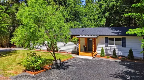 101 E Snow Cap Dr, Belfair, WA 98528