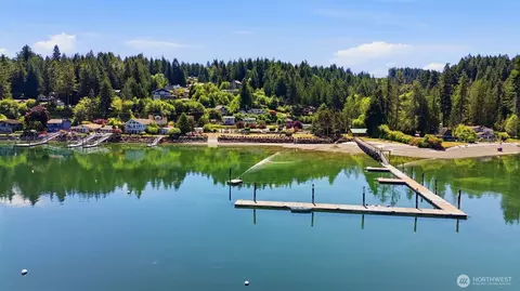 101 E Snow Cap Dr, Belfair, WA 98528