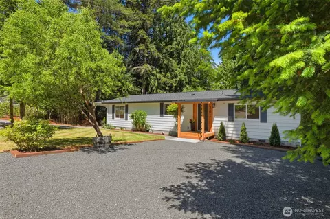 101 E Snow Cap Dr, Belfair, WA 98528
