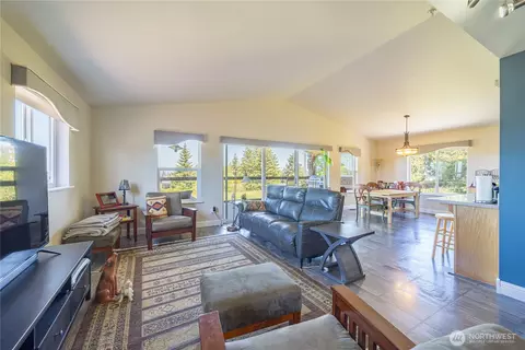 Living - 80 Sunshine Plz, Sequim, WA 98382 photo 2 of 3