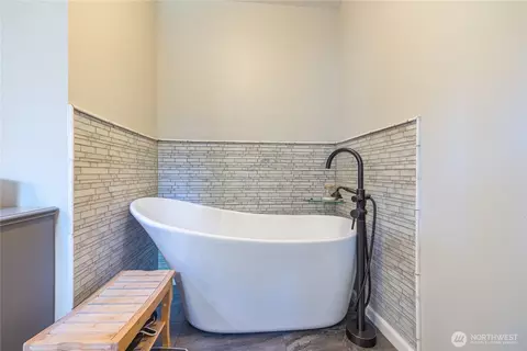 Bath - 80 Sunshine Plz, Sequim, WA 98382 photo 1 of 4