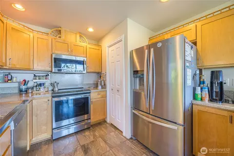 Kitchen - 80 Sunshine Plz, Sequim, WA 98382 photo 4 of 4