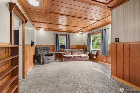 Living - 702 King Rd, Winlock, WA 98596 photo 1 of 1