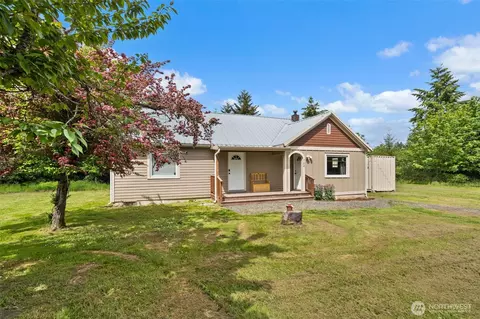 Exterior - 702 King Rd, Winlock, WA 98596 photo 3 of 9