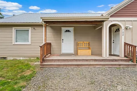 Exterior - 702 King Rd, Winlock, WA 98596 photo 4 of 9