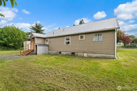 Exterior - 702 King Rd, Winlock, WA 98596 photo 5 of 9