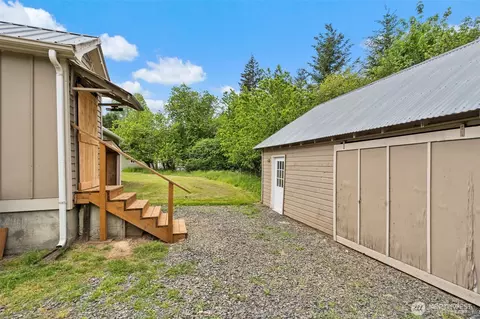 Exterior - 702 King Rd, Winlock, WA 98596 photo 7 of 9