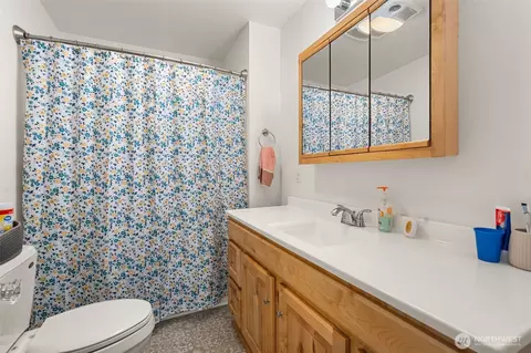 Bath - 702 King Rd, Winlock, WA 98596 photo 1 of 1