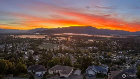 1030 Tinas Coma Dr, Burlington, WA 98233