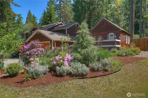 10717 Suncrest Dr, Anderson Island, WA 98303