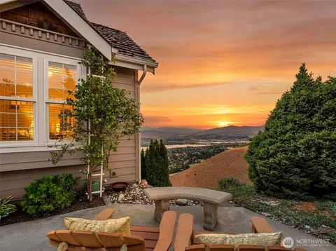 2352 Monument Pl, East Wenatchee, WA 98802