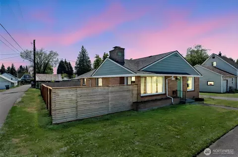 1116 W 1st St, Centralia, WA 98531