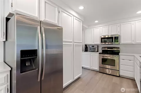 Kitchen - 16225 22nd Dr SE, Mill Creek, WA 98012 photo 3 of 5