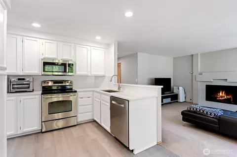 Kitchen - 16225 22nd Dr SE, Mill Creek, WA 98012 photo 4 of 5