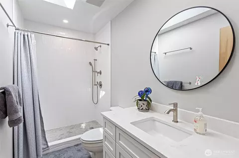 Bath - 16225 22nd Dr SE, Mill Creek, WA 98012 photo 3 of 3