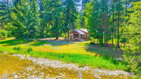 561 Sun Island Dr, Easton, WA 98925